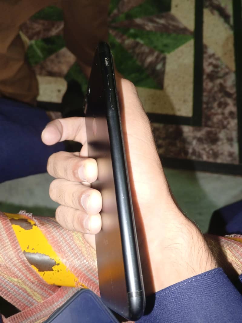 Apple iPhone 7 Plus 5