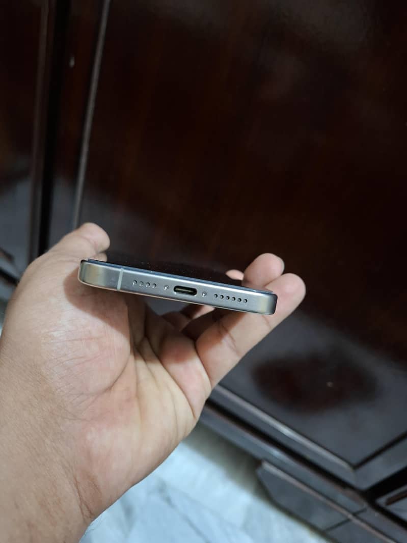 Apple iPhone 15 Pro Max 2