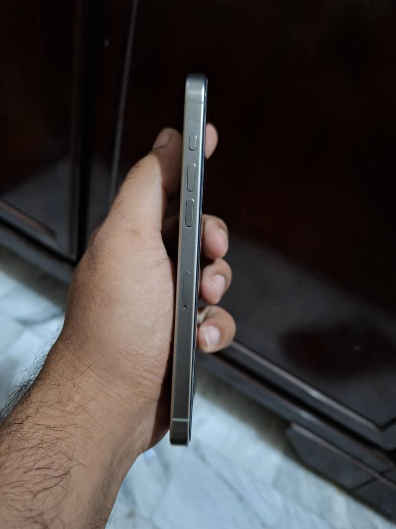 Apple iPhone 15 Pro Max 3