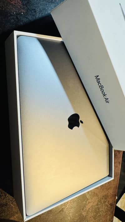 Apple MacBook Air M1 2020 | 8GB RAM | 256GB SSD | Good Condition