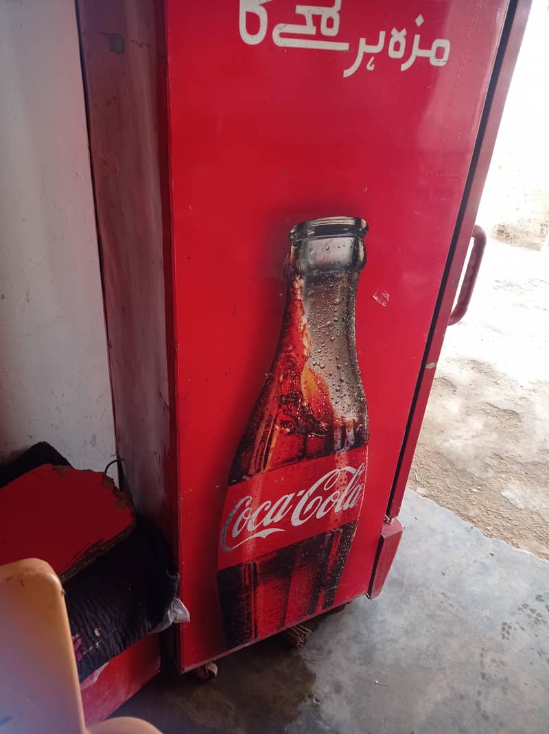 coca cola fridge 0
