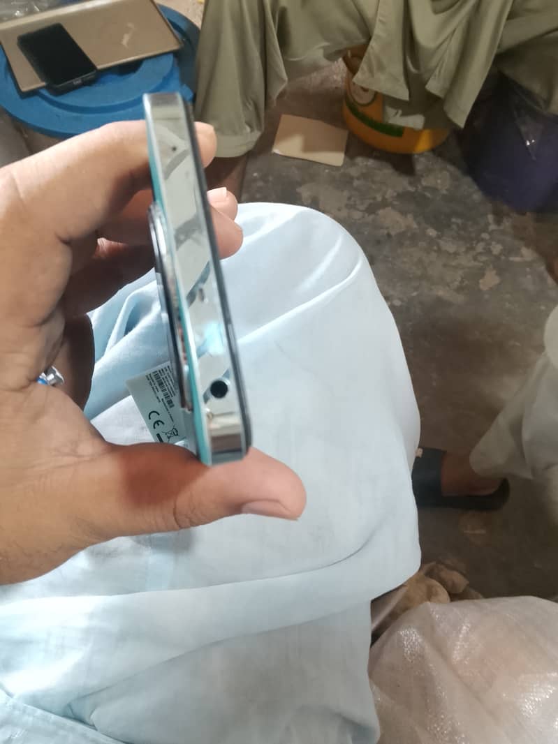 Realme 12 Plus 3