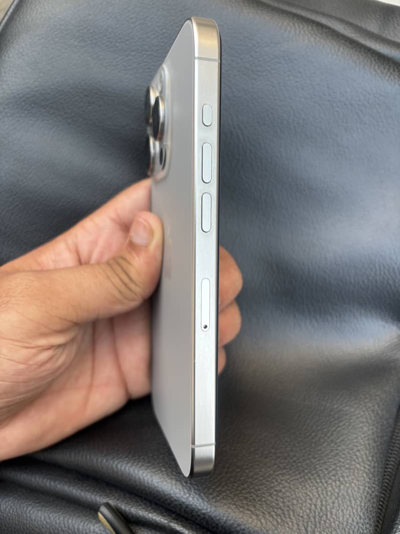 Apple iPhone 15 Pro 6
