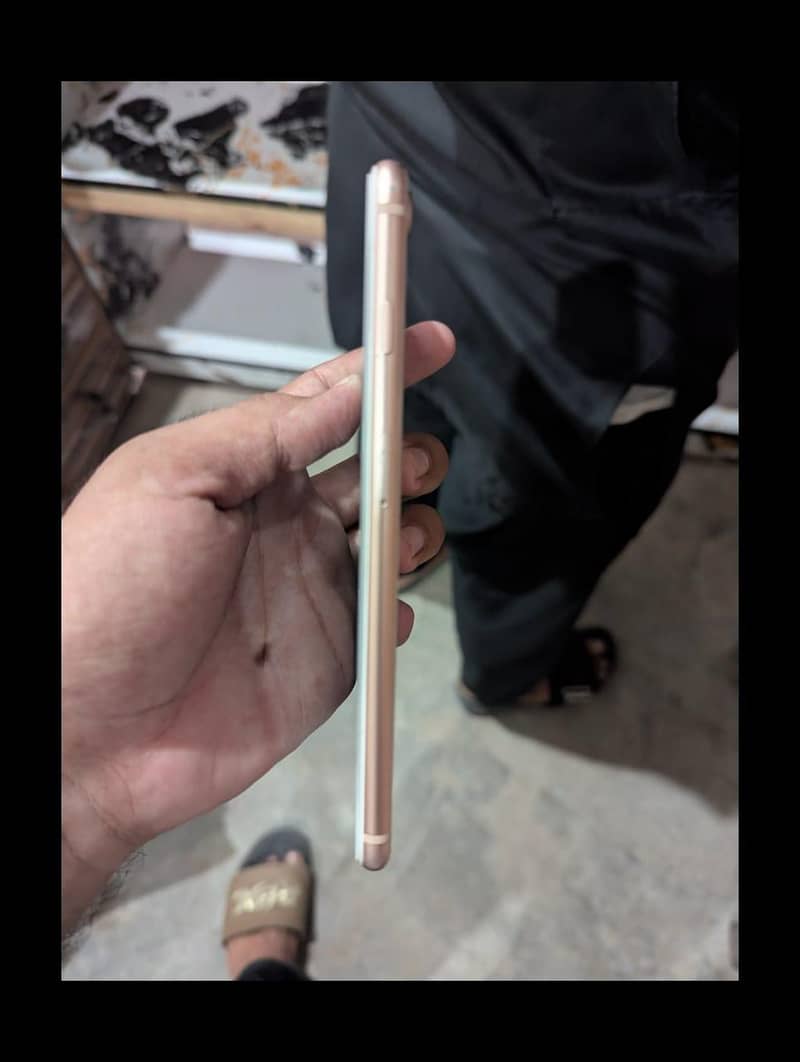 Apple iPhone 8 Plus 4