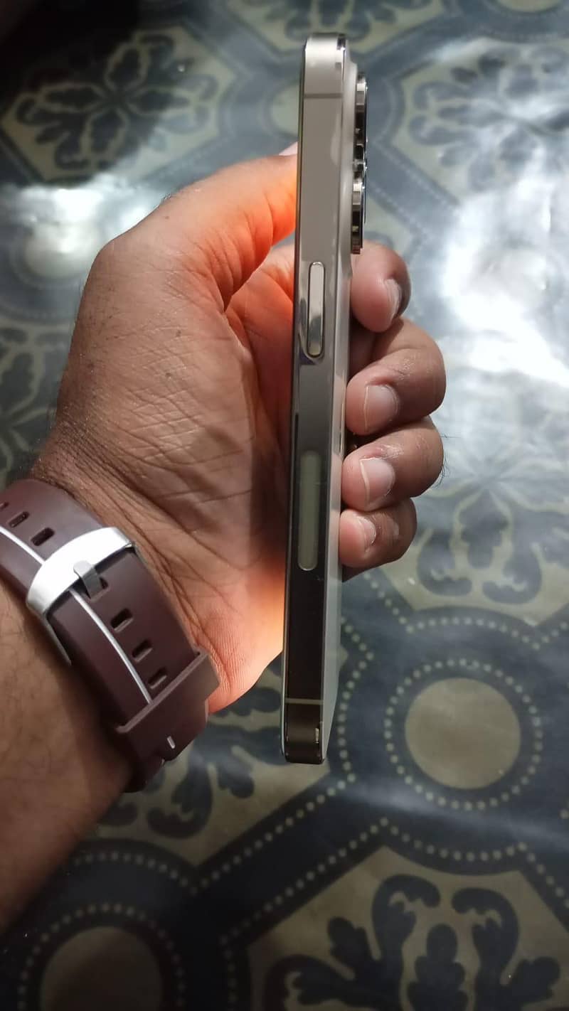 Apple iPhone 14 Pro 2