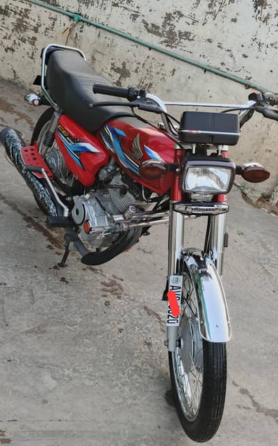 Boht saaf condition ma hai bike or engine Wgera har cheez 10/10