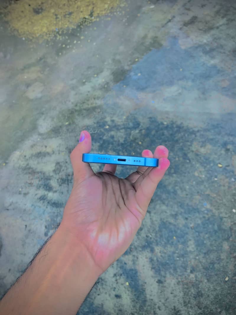 iPhone 13 0