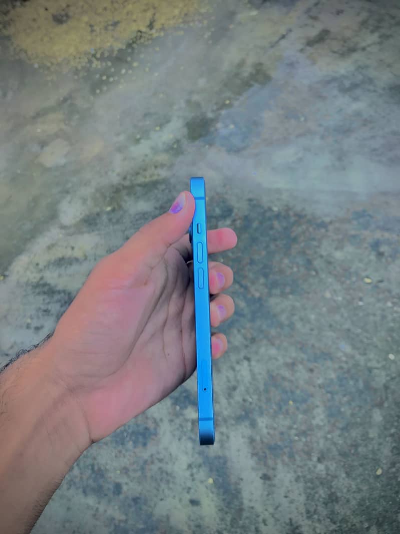 iPhone 13 7
