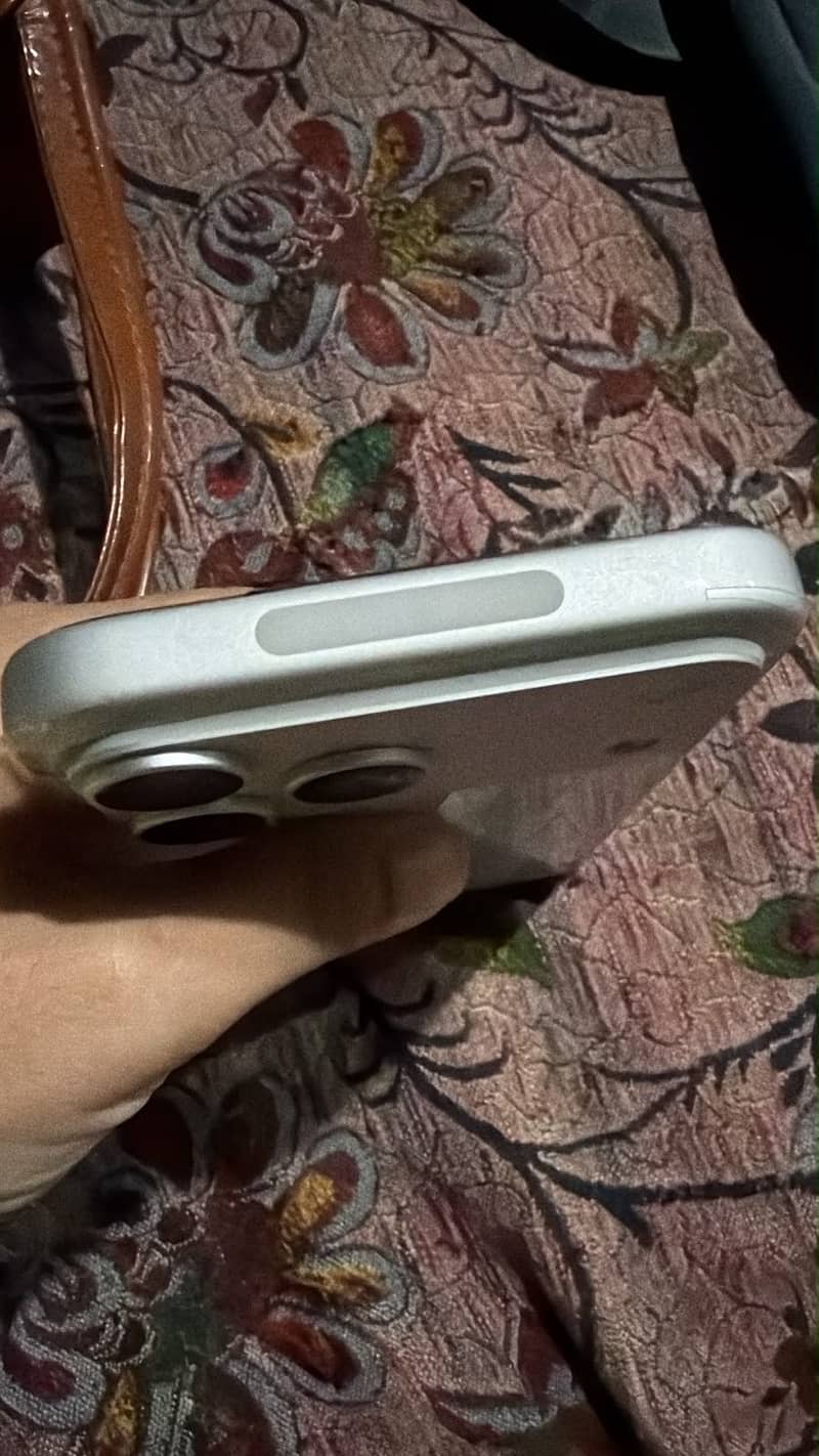 Apple iPhone 17 Pro Max 4