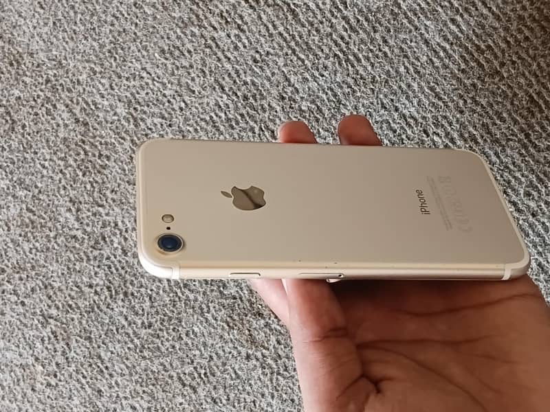 Apple iPhone 7 3