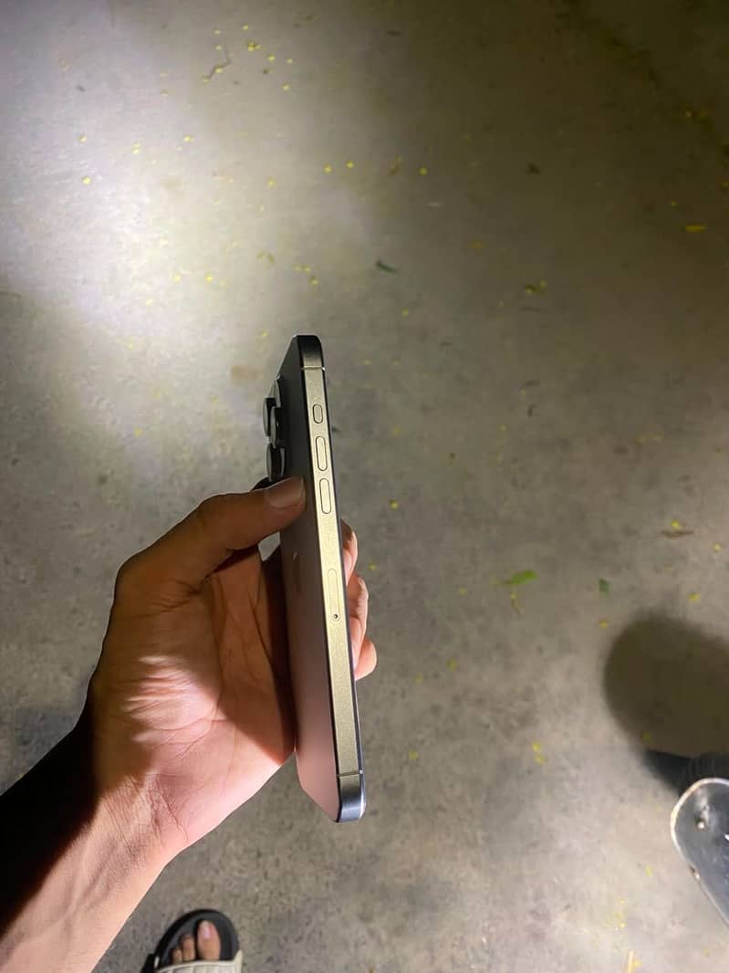 Apple iPhone 15 Pro Max 2