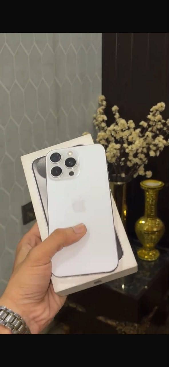 Apple iPhone 15 Pro Max 4