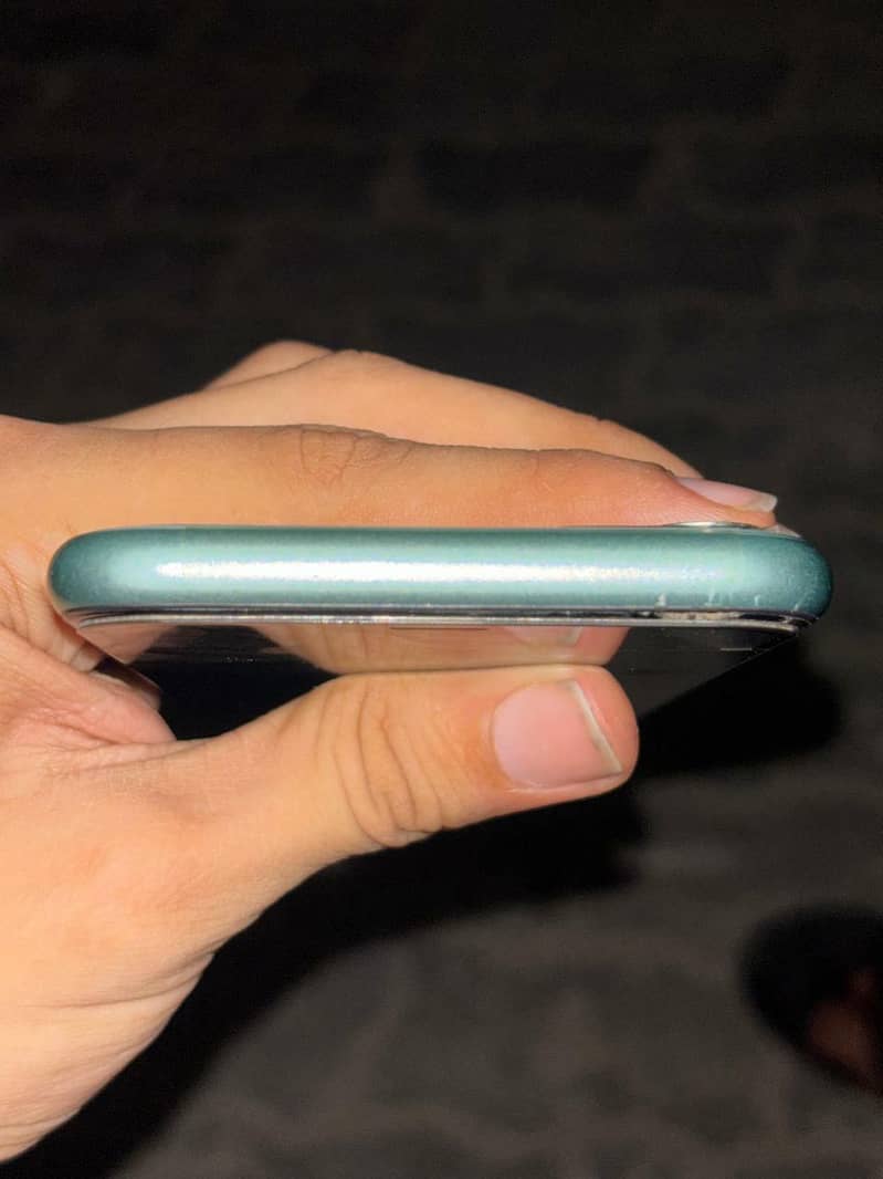 Apple iPhone 11 3