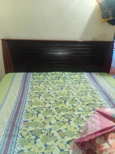 good condition bed set for sale without mattress