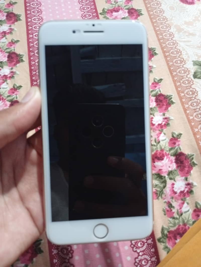 Apple iPhone 8 Plus 3
