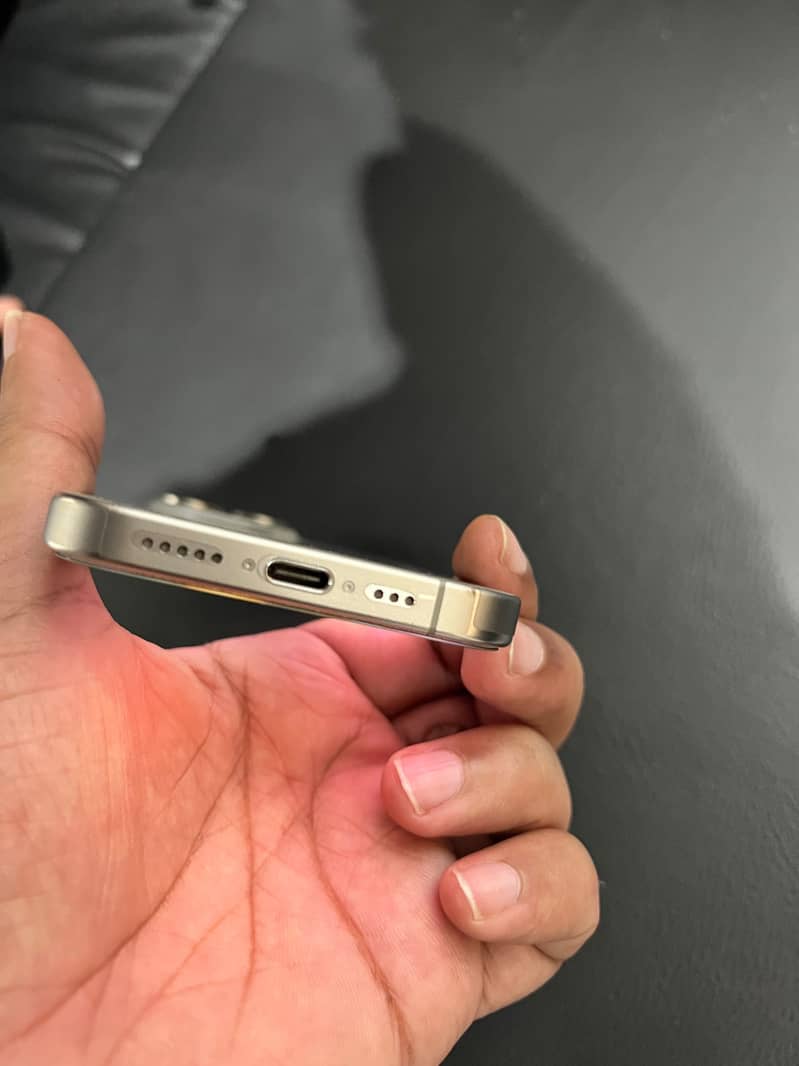 Apple iPhone 15 Pro 4