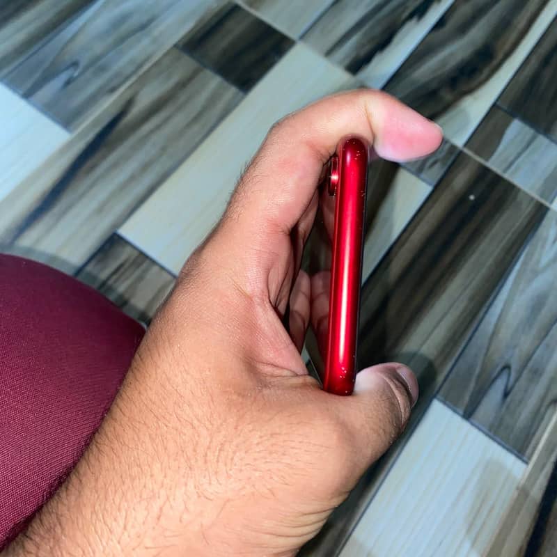 Apple iPhone XR 7