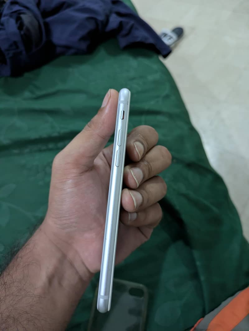Apple iPhone 8 4