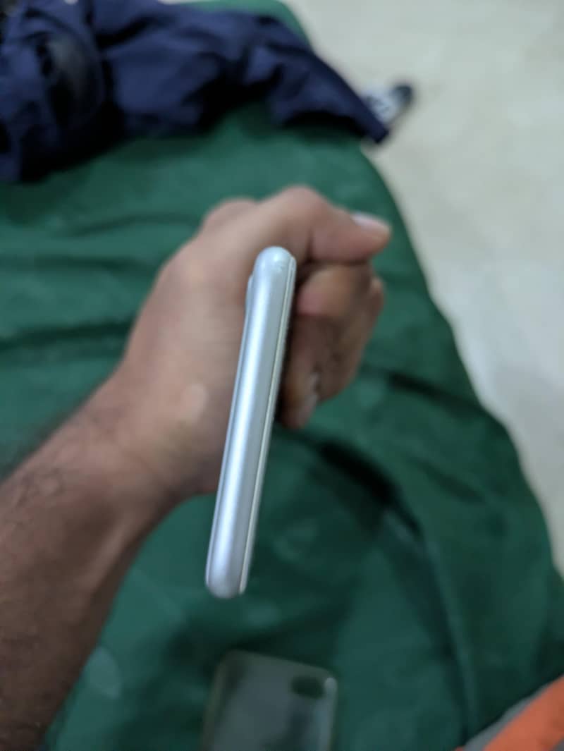 Apple iPhone 8 6