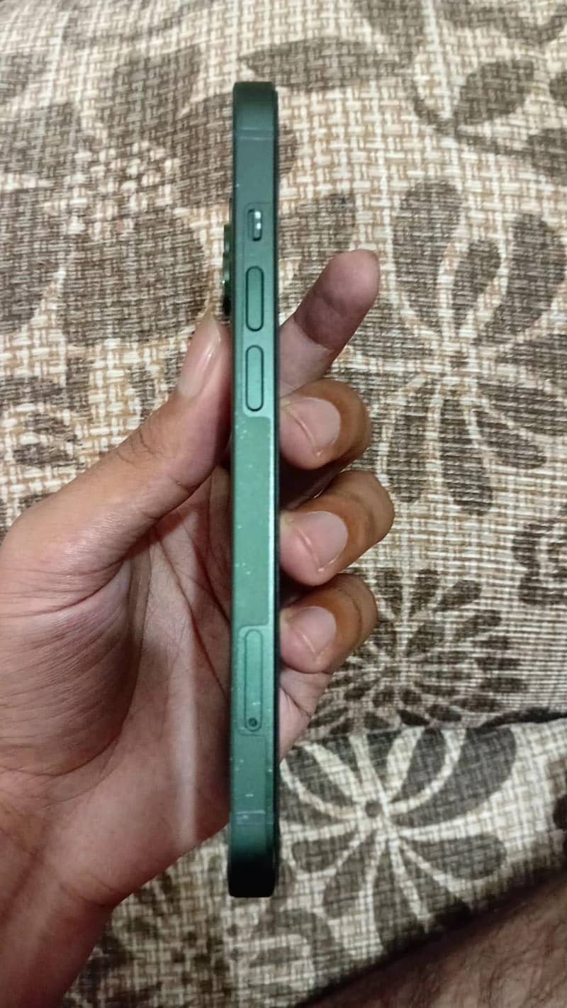Apple iPhone 13 6