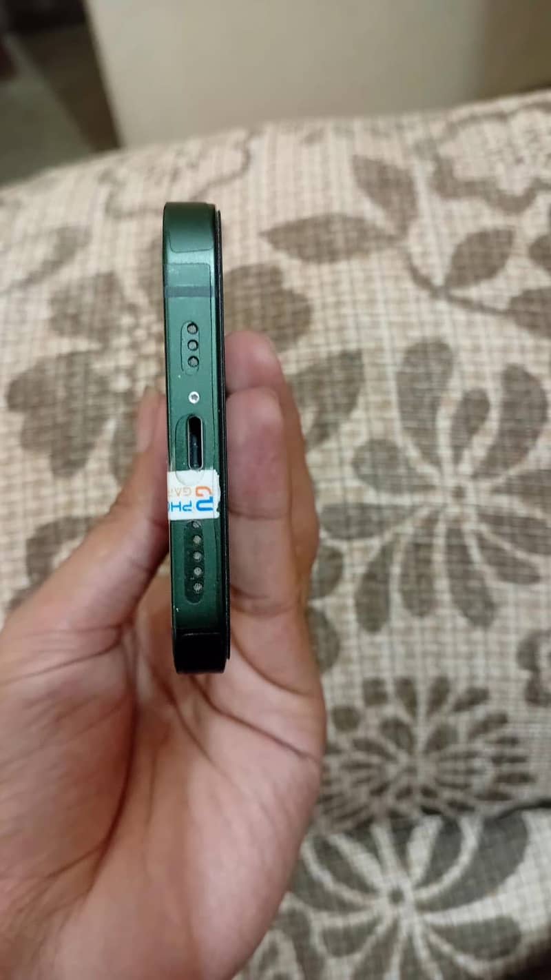 Apple iPhone 13 7