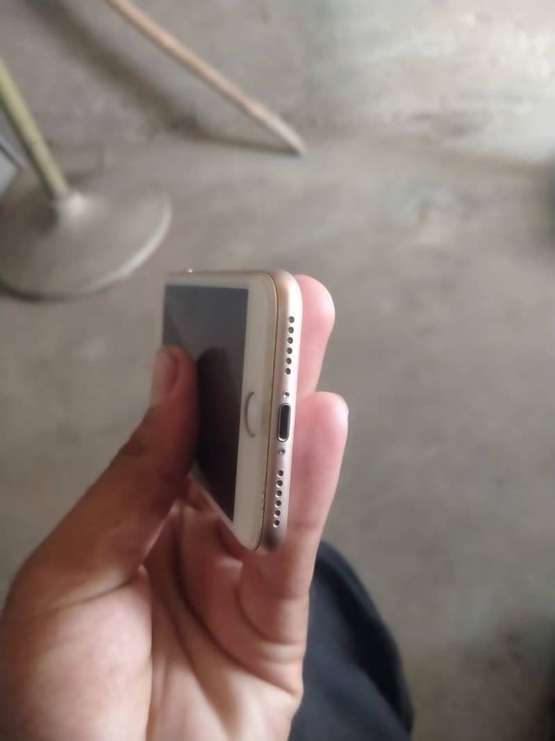 Apple iPhone 8 3