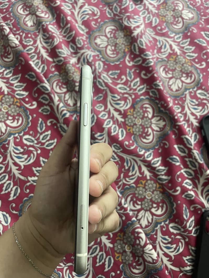 Apple iPhone 11 0