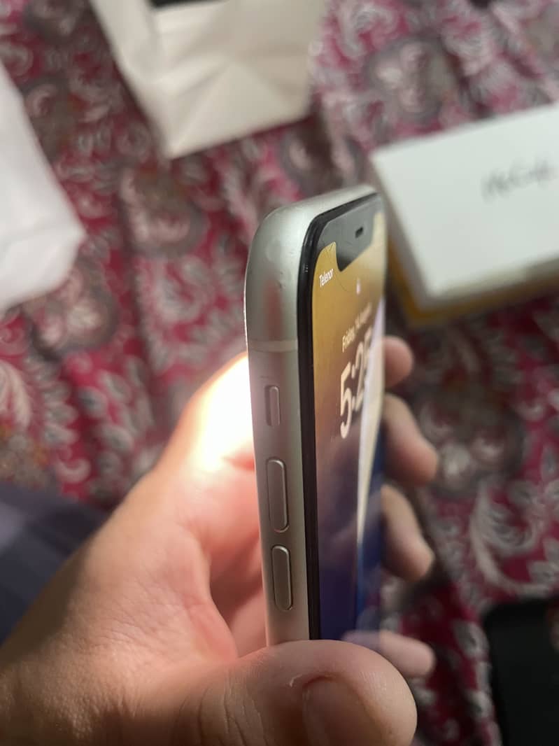 Apple iPhone 11 3