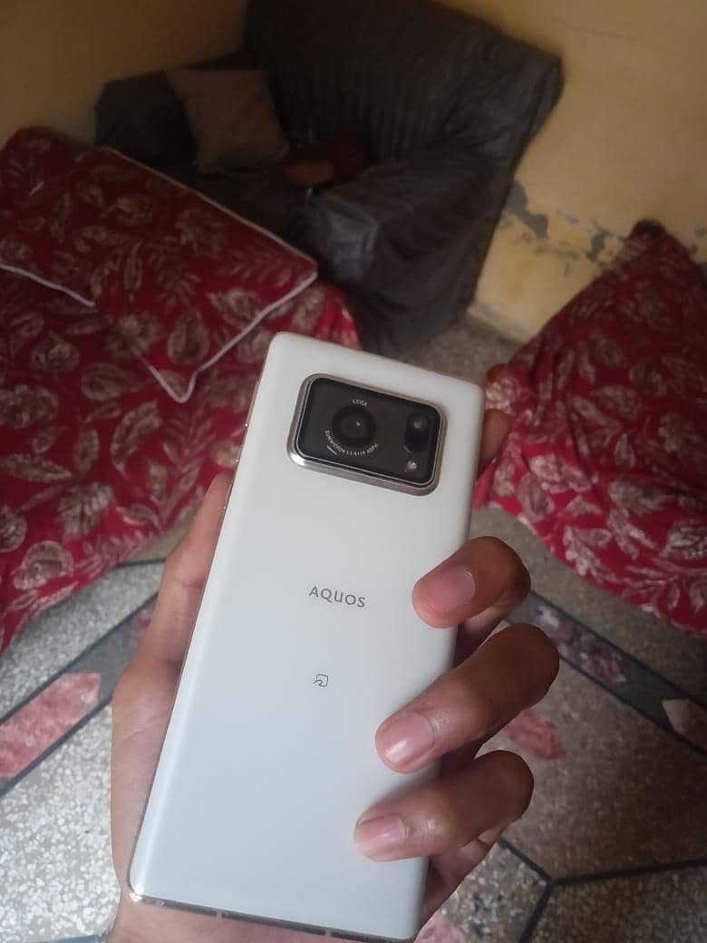 Sharp aquos r6 4