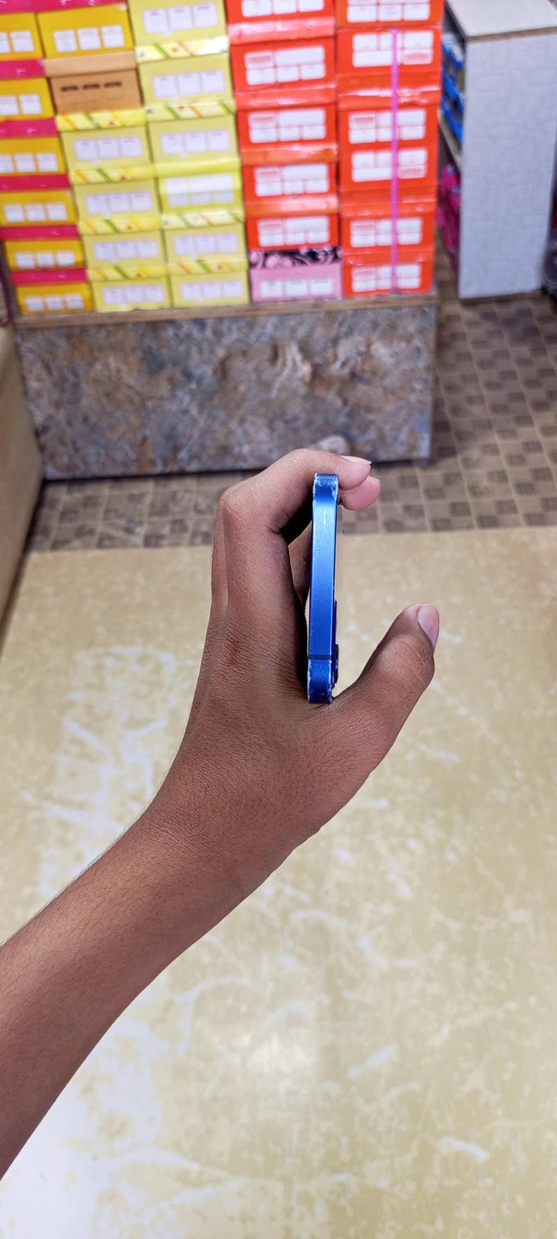 Apple iPhone 12 4