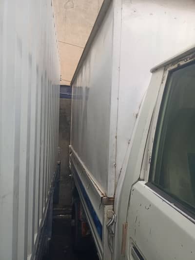 shaahzore Ki trali oregnal Pante sath container Bana Howa ha Dubal