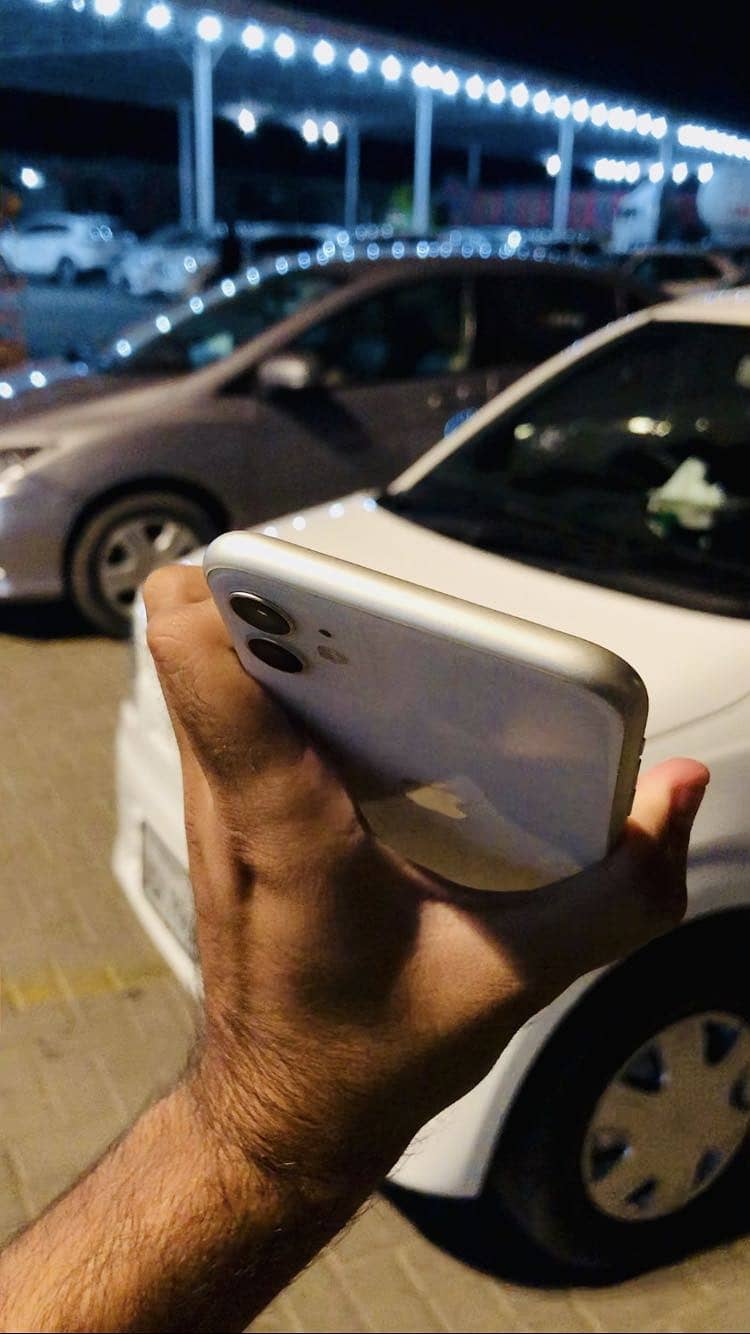 Apple iPhone 11 4