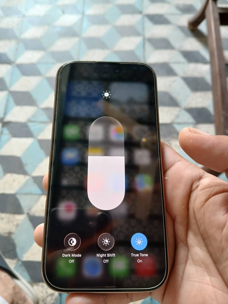 Apple iPhone 16 Pro 2