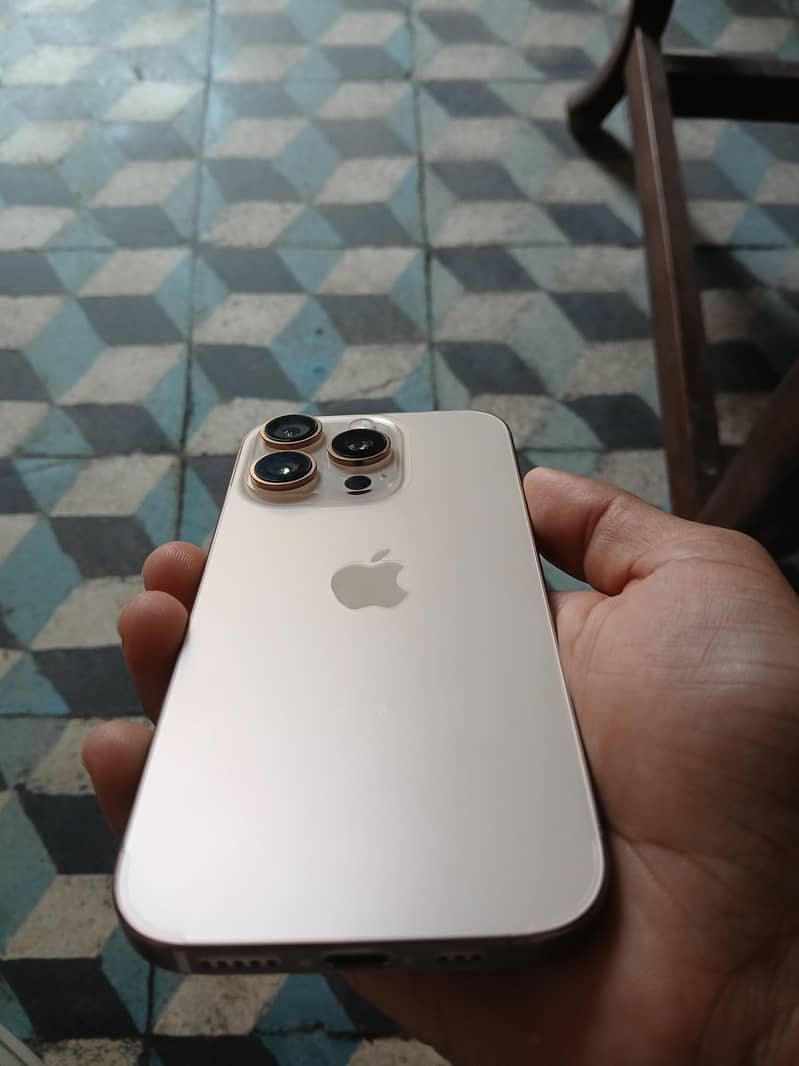 Apple iPhone 16 Pro 5