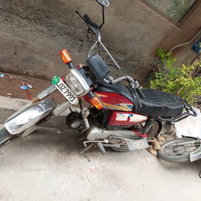 Honda CD 70 for sale. urgently.