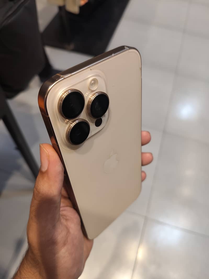 Apple iPhone 16 Pro Max 3