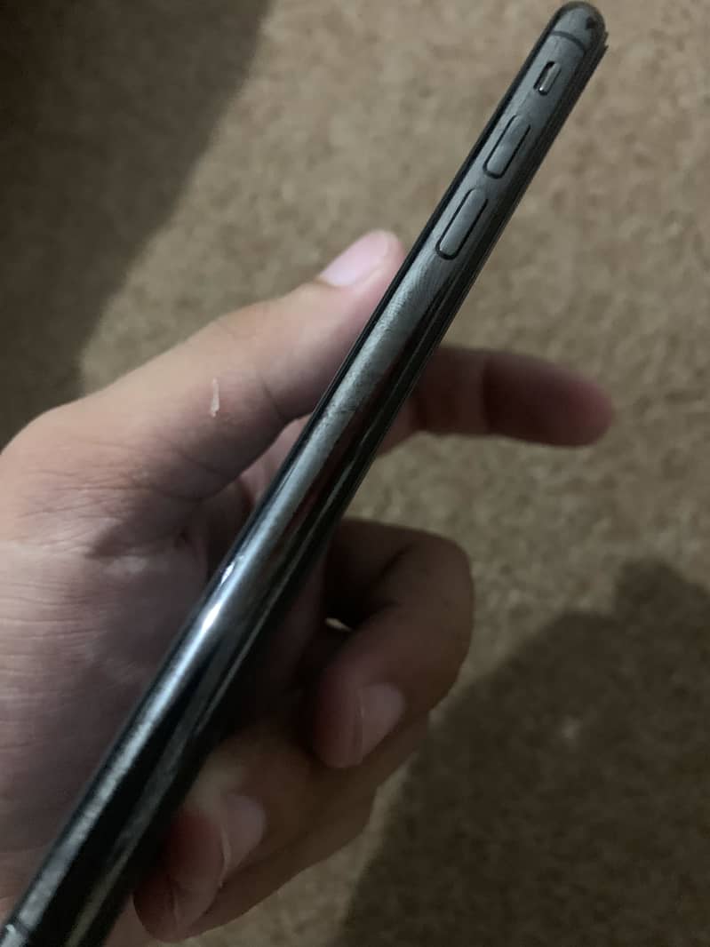 Apple iPhone XS 3