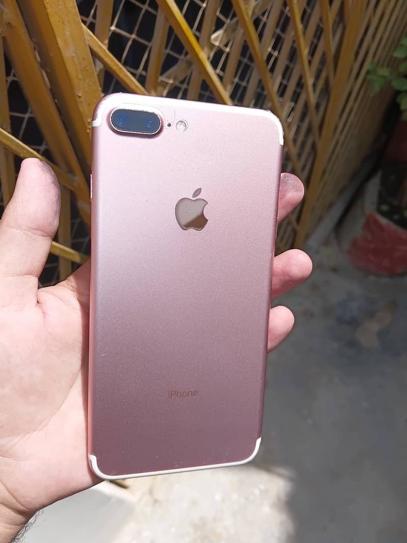 Apple iPhone 7 Plus 5