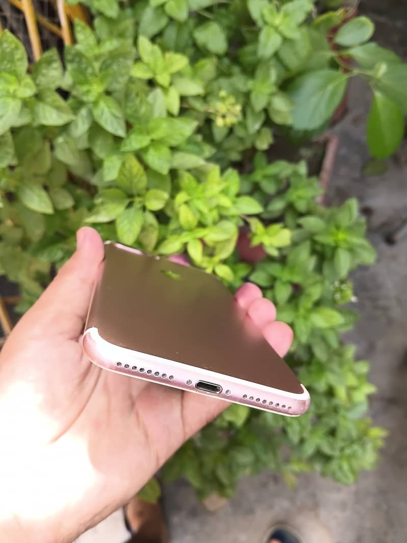 Apple iPhone 7 Plus 6
