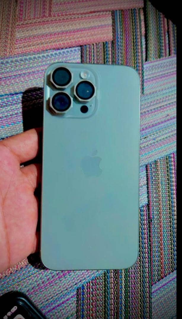 Apple iPhone 16 Pro Max 1