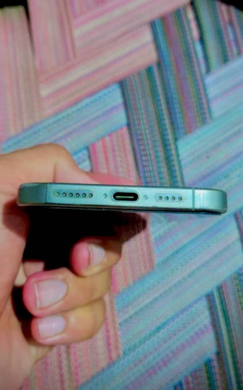 Apple iPhone 16 Pro Max 4