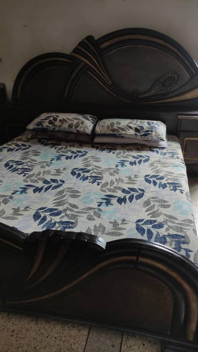 Second hand bed for sale , king size wooden bed