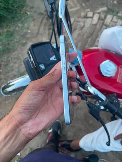 Apple iPhone 15