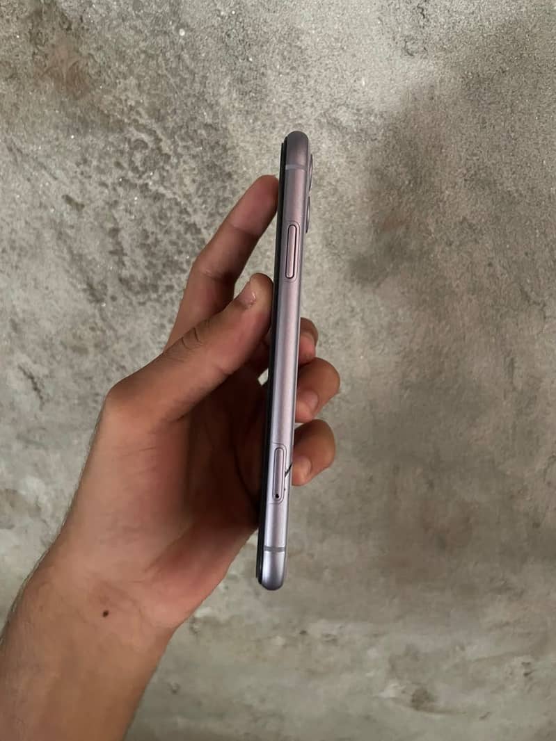 Apple iPhone 11 4