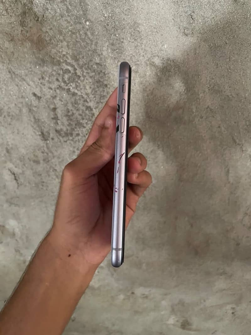 Apple iPhone 11 7