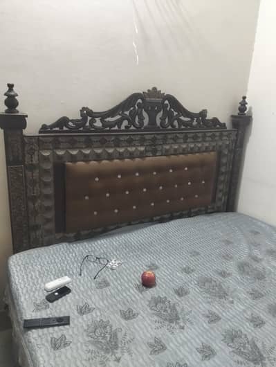 bed dressing side table seat lakadi ki lakadi ka banaa hua argent sel