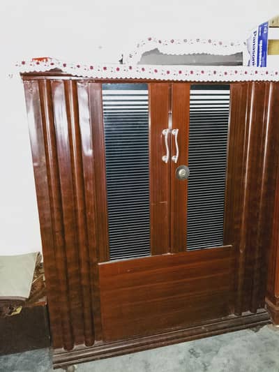 Wooden Bister Rakhne Wali Almari - 2 Door with Mirror - Good Condition