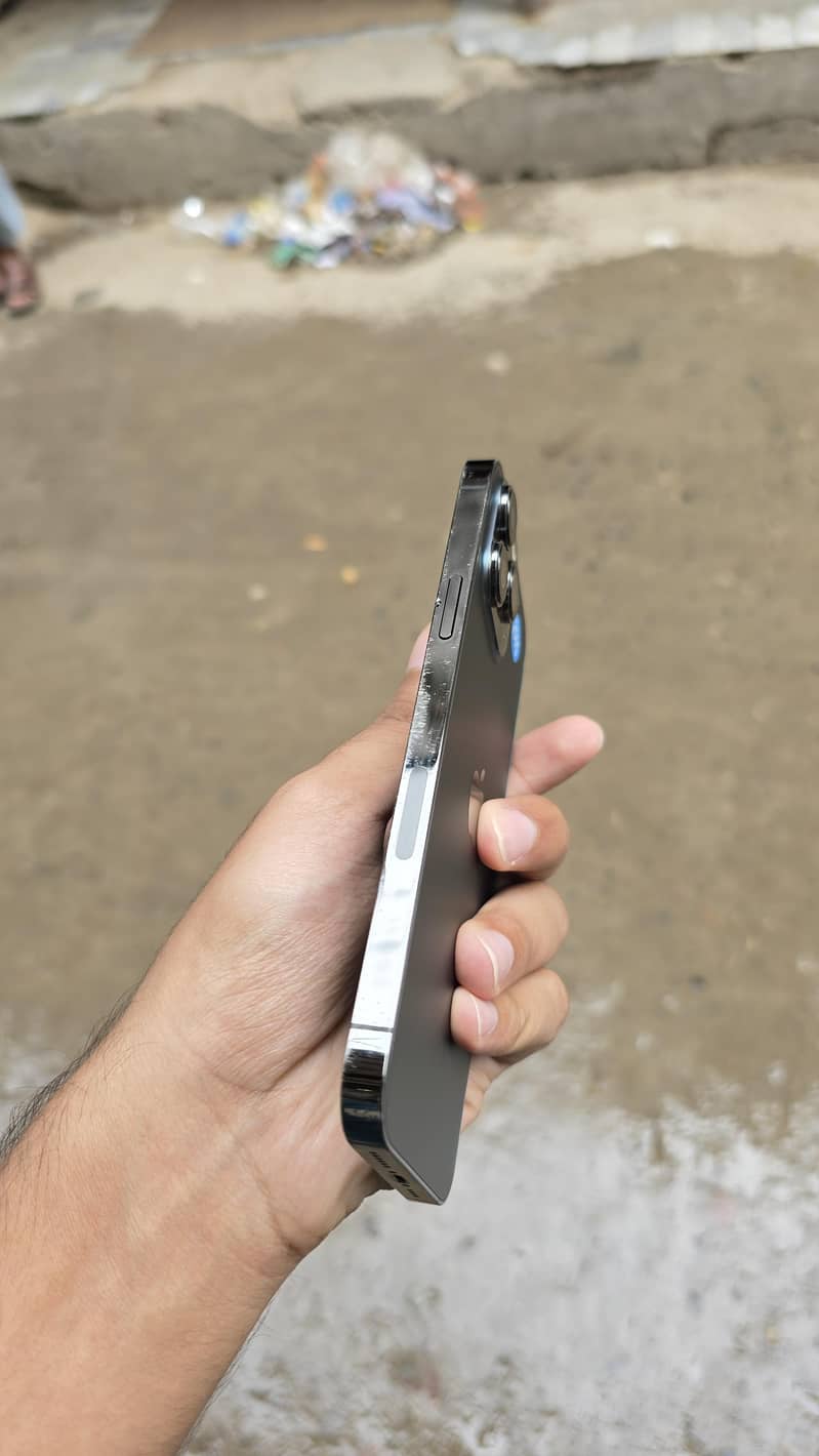 Apple iPhone 13 Pro Max 2