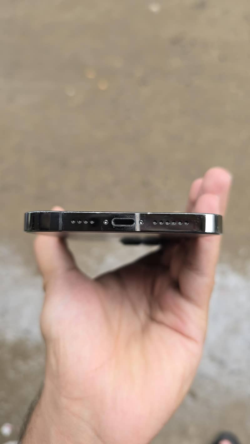 Apple iPhone 13 Pro Max 3