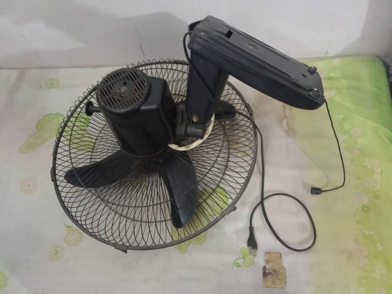 Dawlance Bracket Fan 2